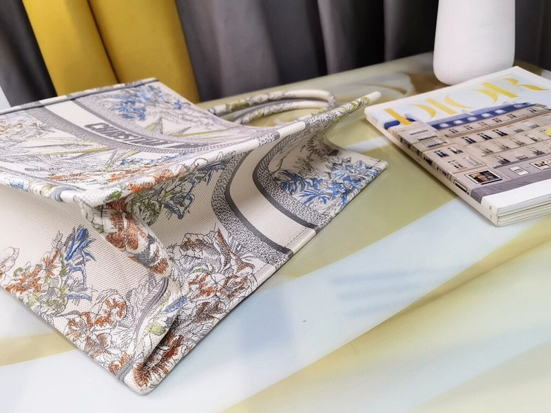 Dragons Bags Detail