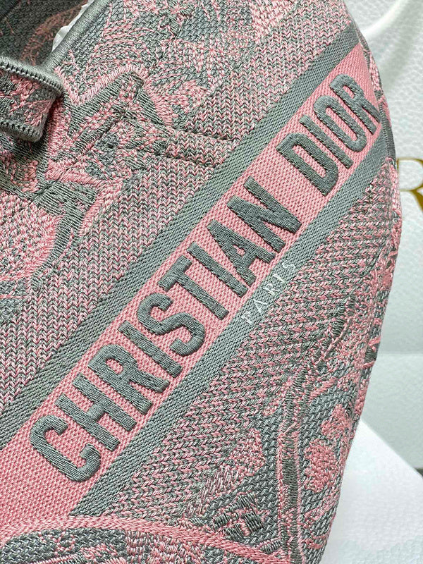 Dragons Bags Detail