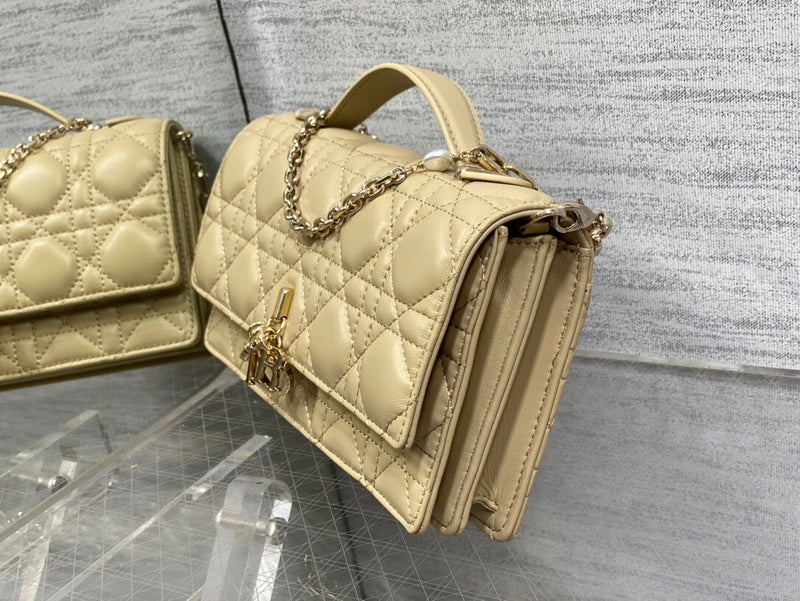 Dragons Bags Detail