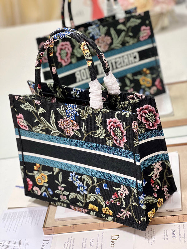Dragons Bags Detail