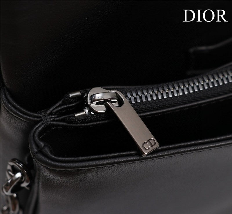 Dragons Bags Detail