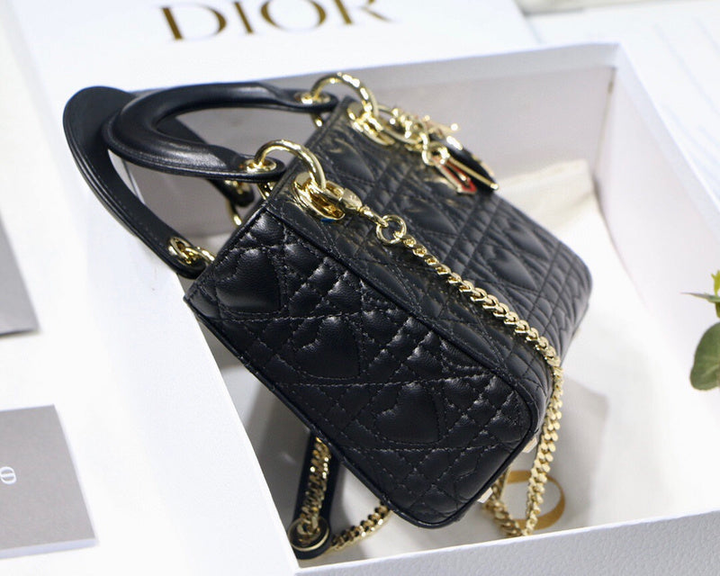 Dragons Bags Detail