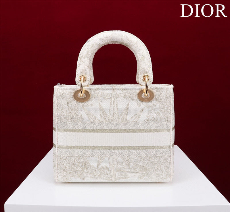 Dragons Bags Detail