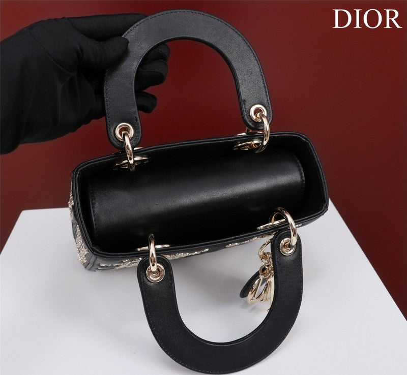 Dragons Bags Detail