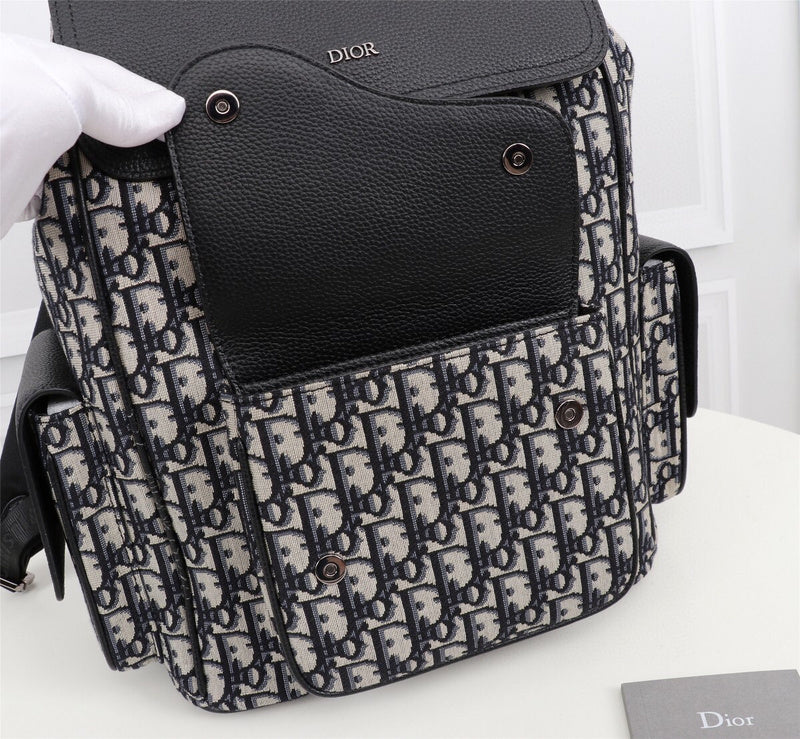 Dragons Bags Detail