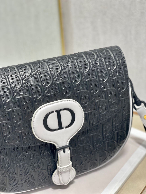 Dragons Bags Detail