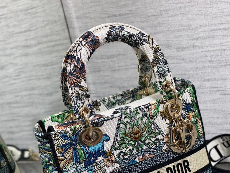 Dragons Bags Detail