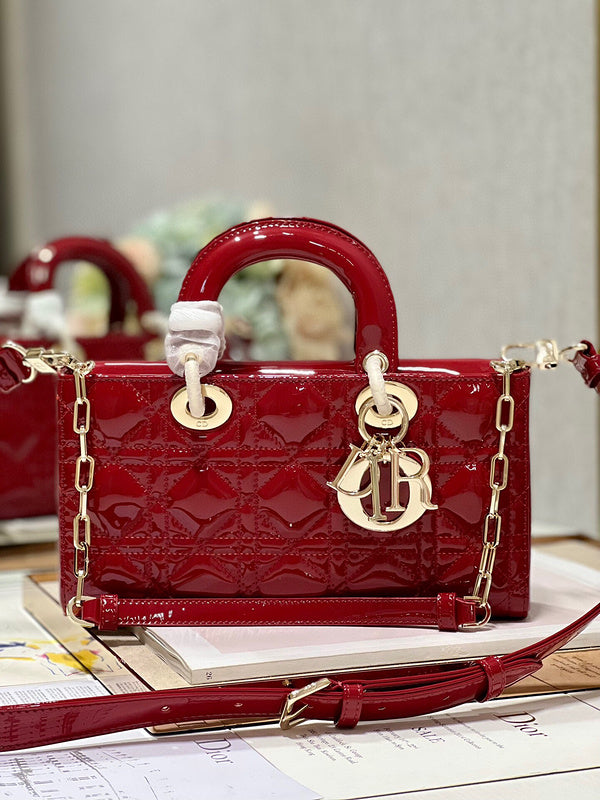 Dragons Bags Detail