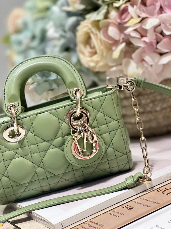 Dragons Bags Detail