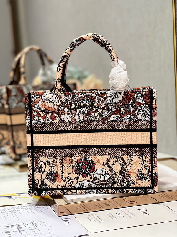 Dragons Bags Detail