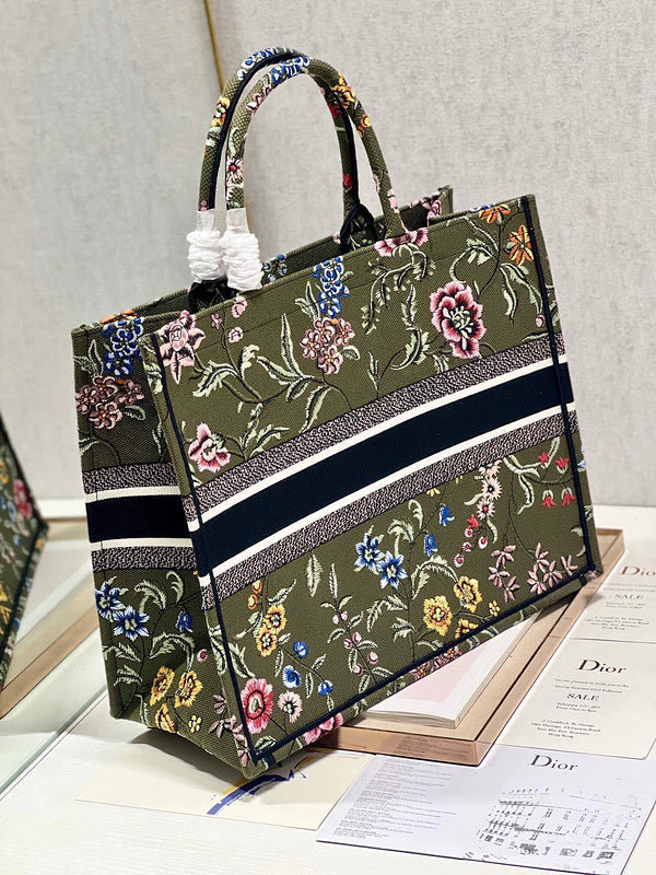 Dragons Bags Detail