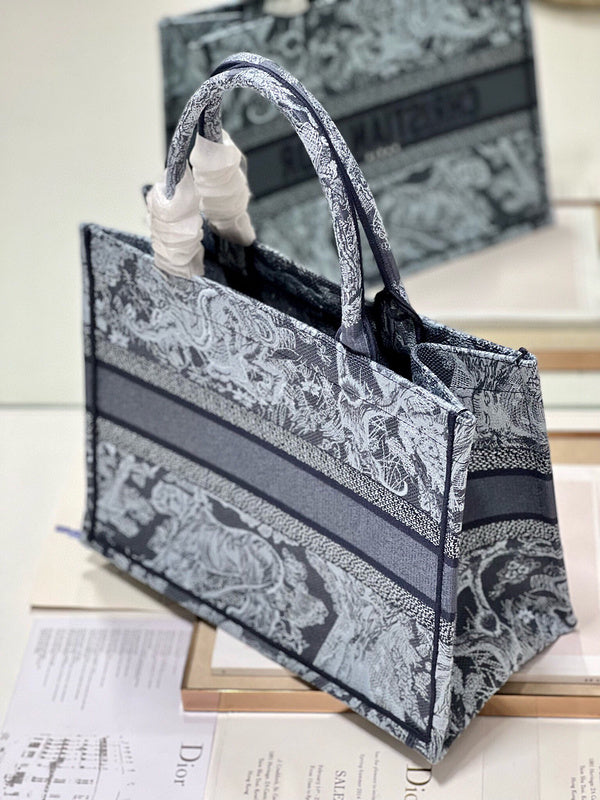 Dragons Bags Detail