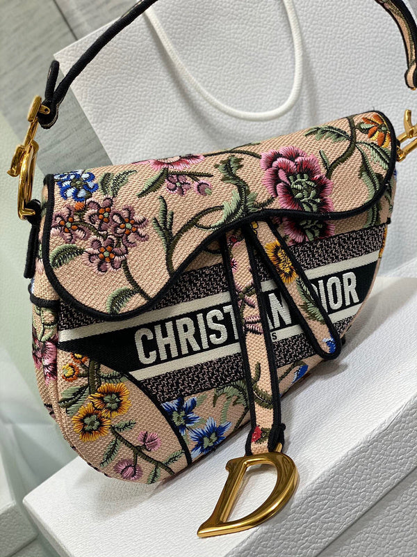 Dragons Bags Detail