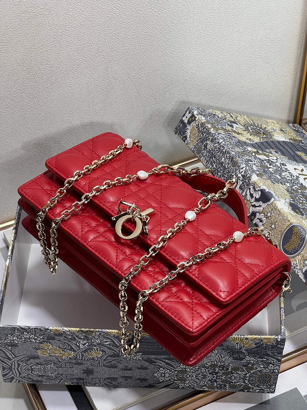 Dragons Bags Detail