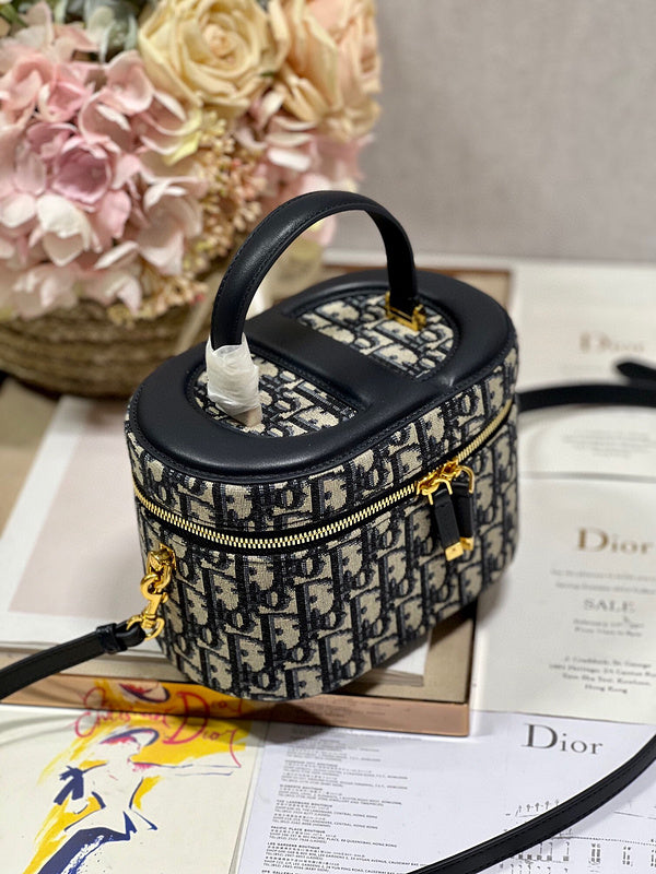 Dragons Bags Detail