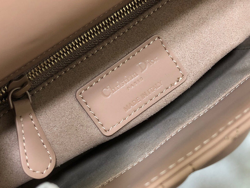 Dragons Bags Detail