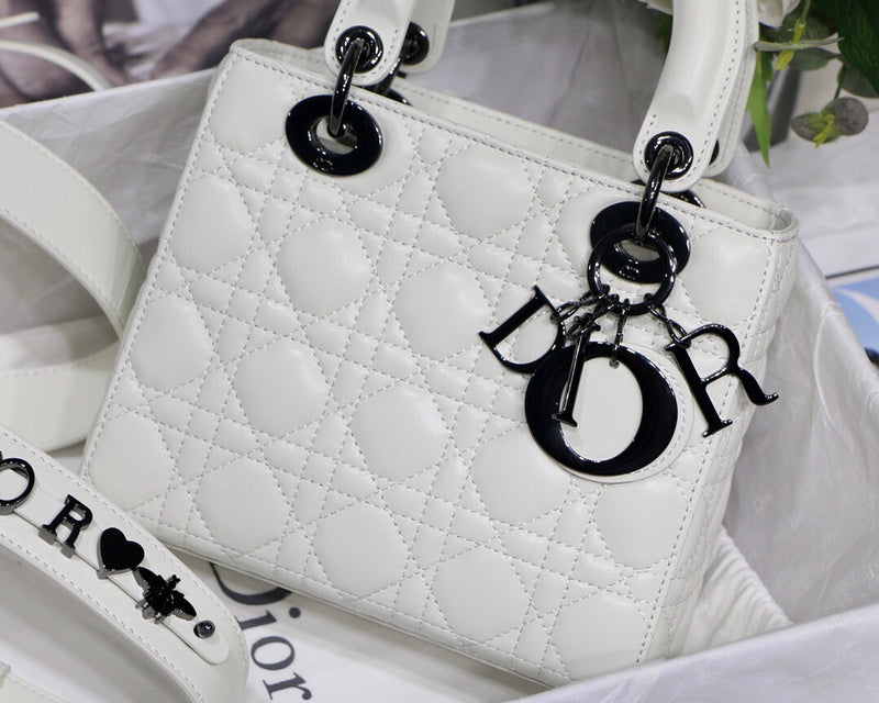 Dragons Bags Detail