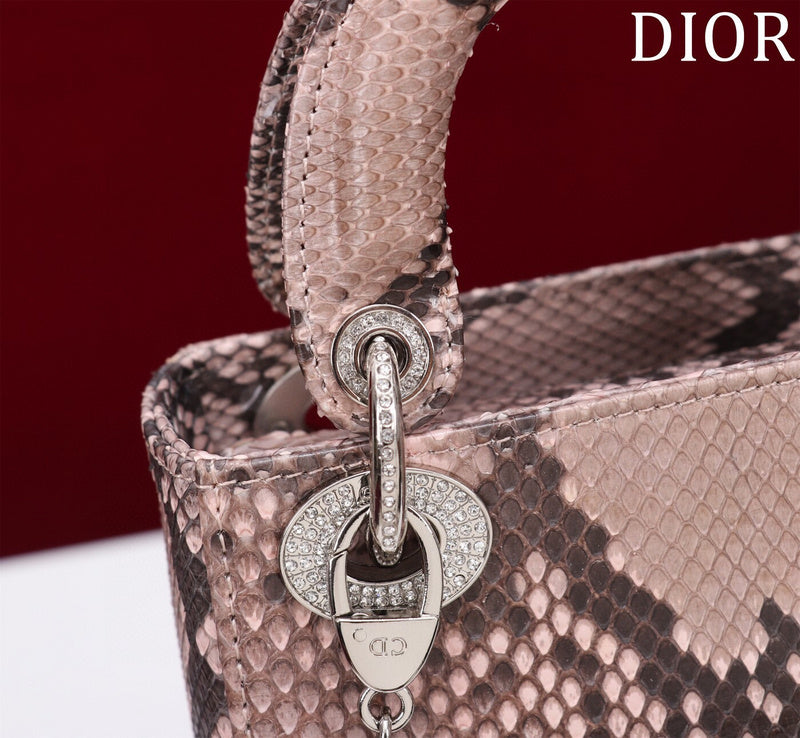 Dragons Bags Detail