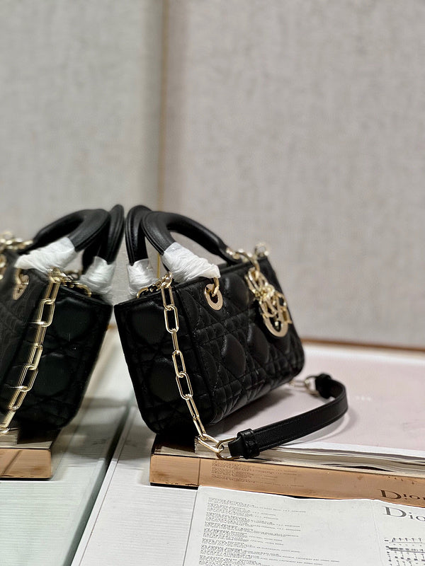 Dragons Bags Detail