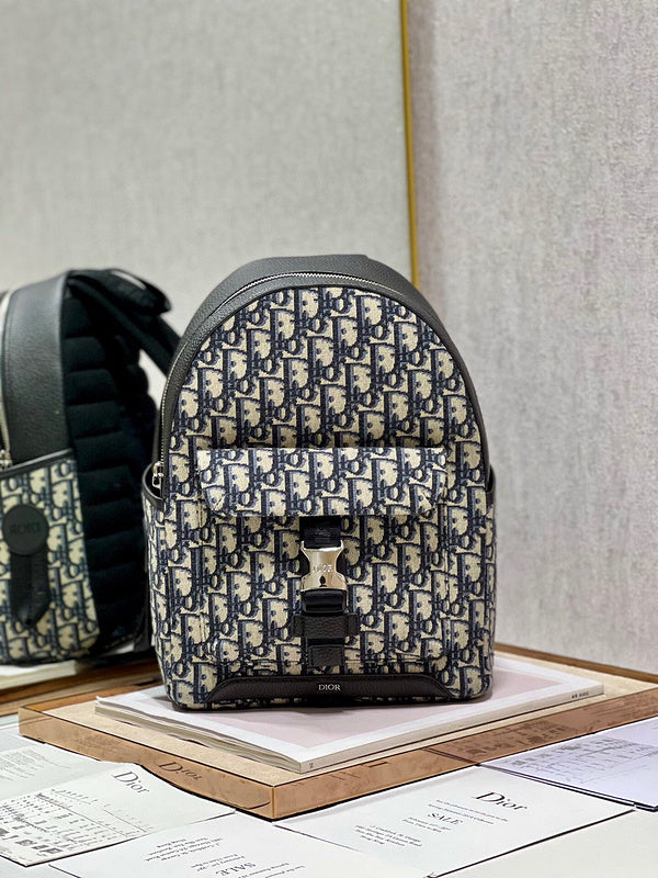 Dragons Bags Detail