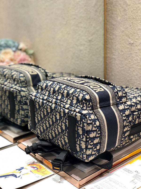 Dragons Bags Detail
