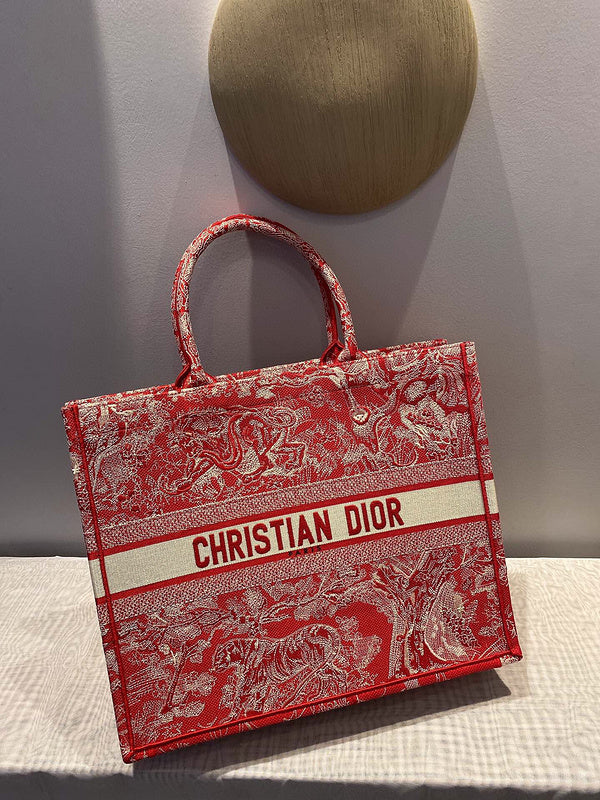 Dragons Bags Detail