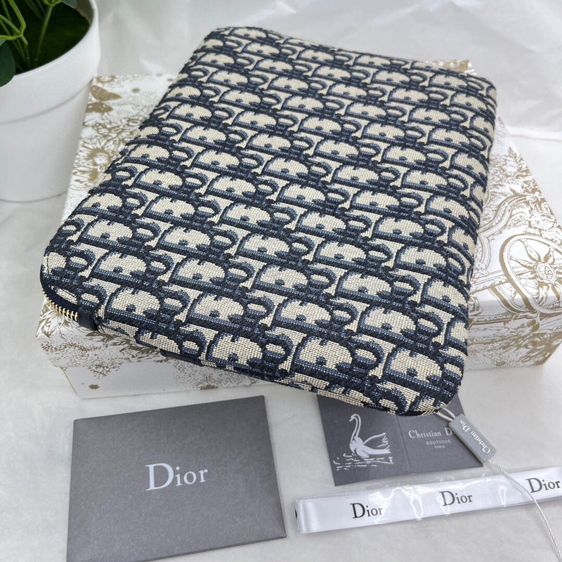 Dragons Bags Detail