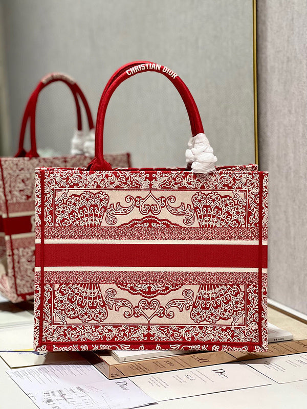 Dragons Bags Detail