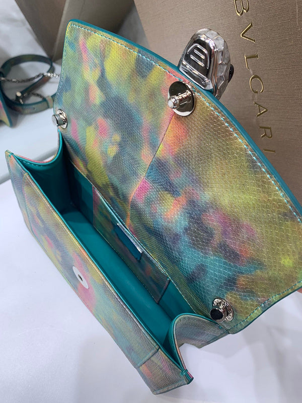 Dragons Bags Detail