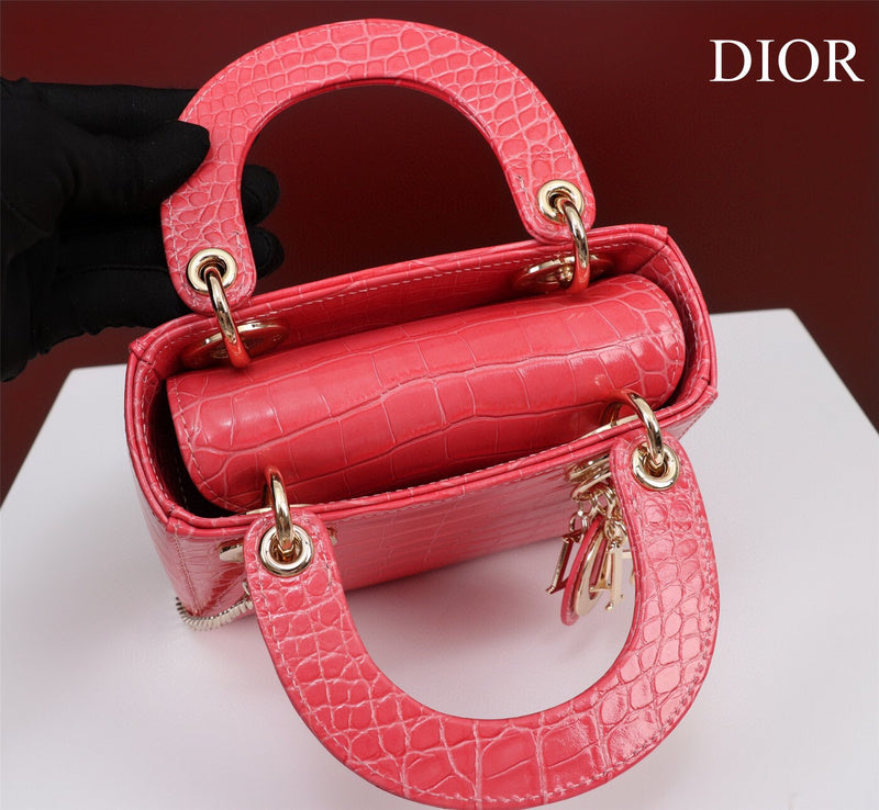 Dragons Bags Detail