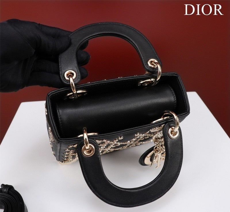 Dragons Bags Detail