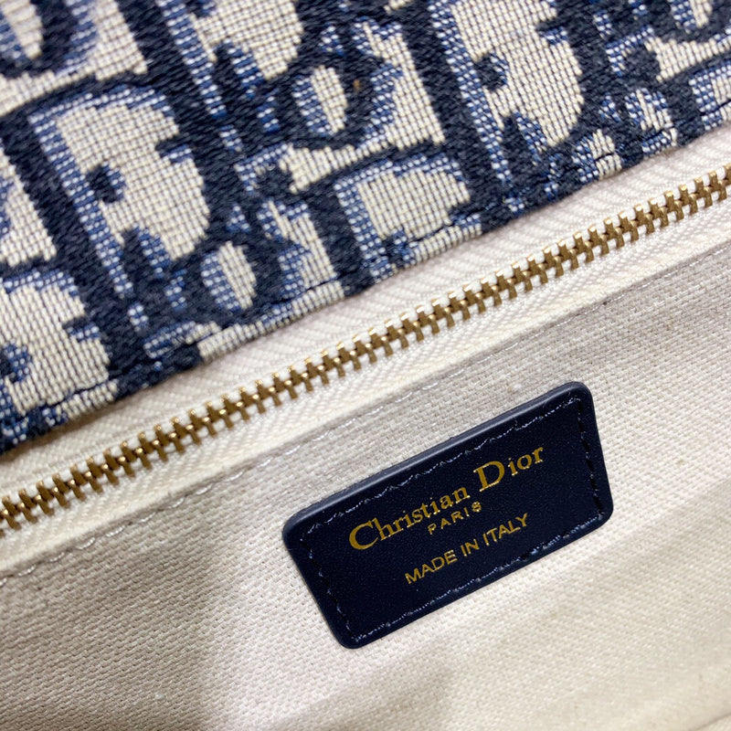 Dragons Bags Detail