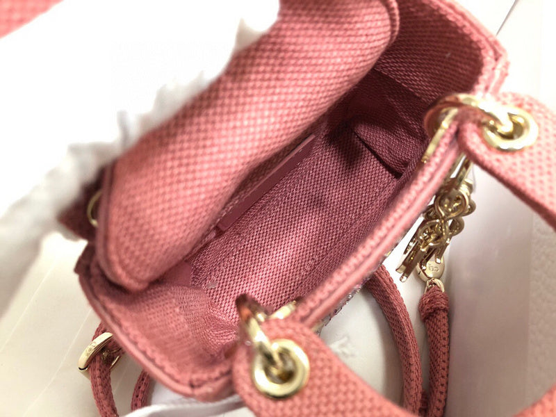 Dragons Bags Detail