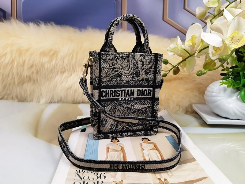 Dragons Bags Detail