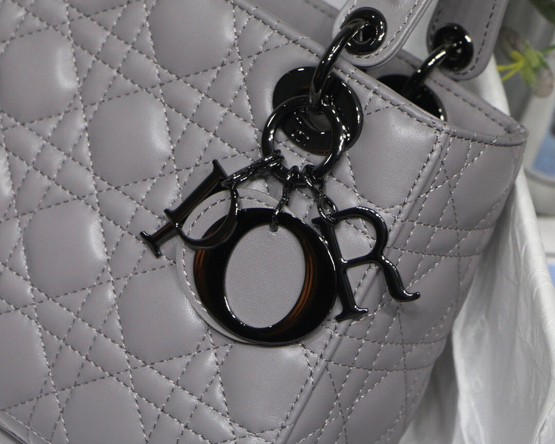 Dragons Bags Detail