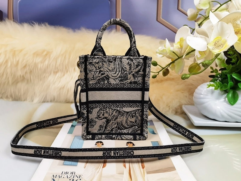 Dragons Bags Detail