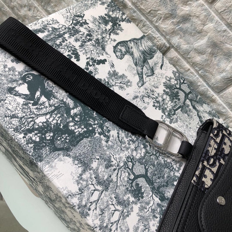 Dragons Bags Detail