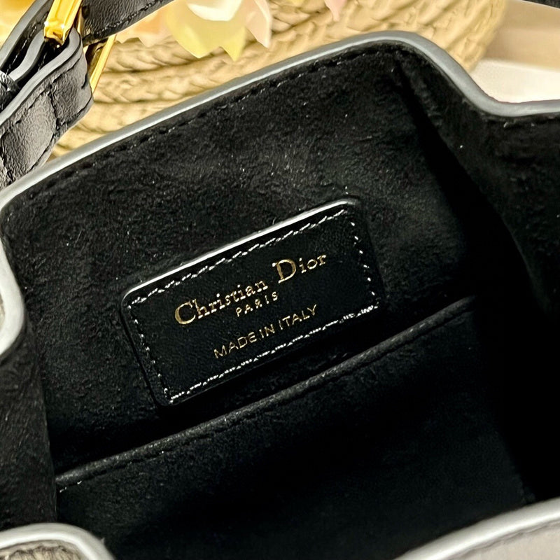 Dragons Bags Detail