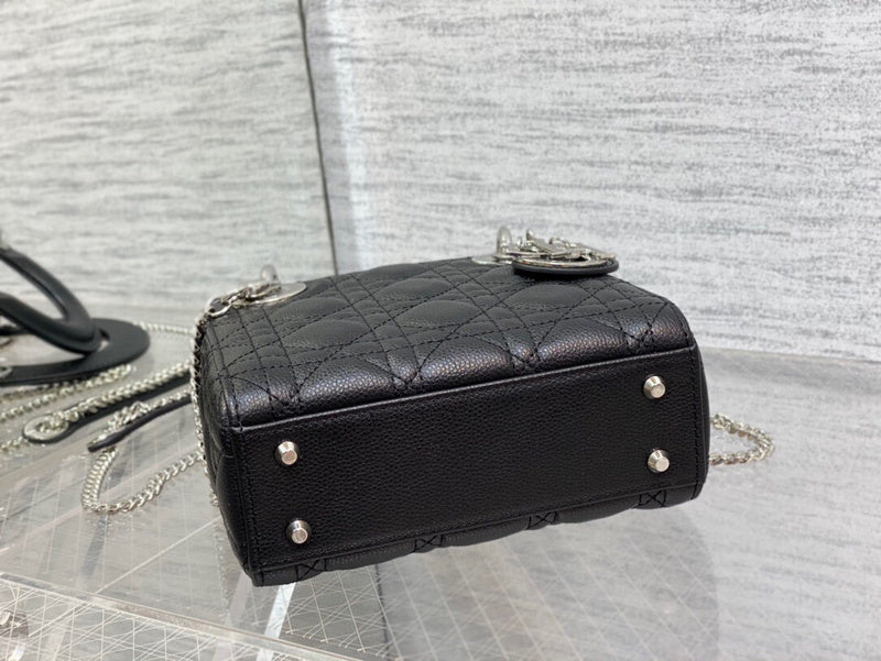 Dragons Bags Detail