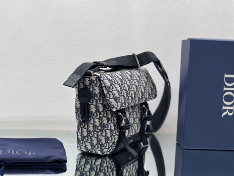 Dragons Bags Detail