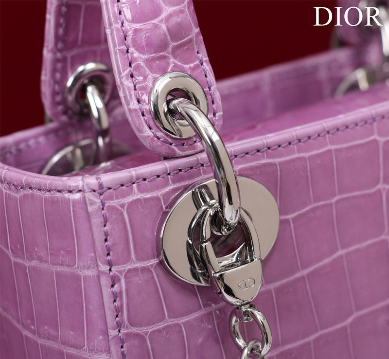 Dragons Bags Detail