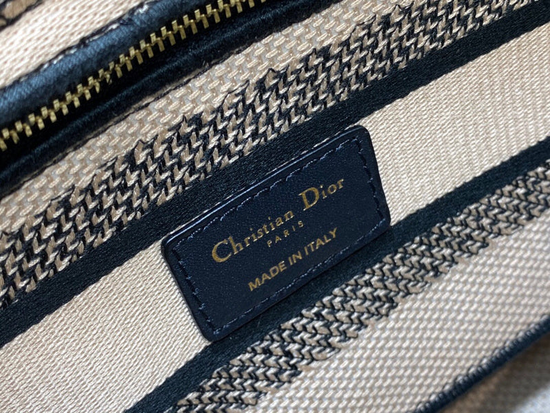 Dragons Bags Detail