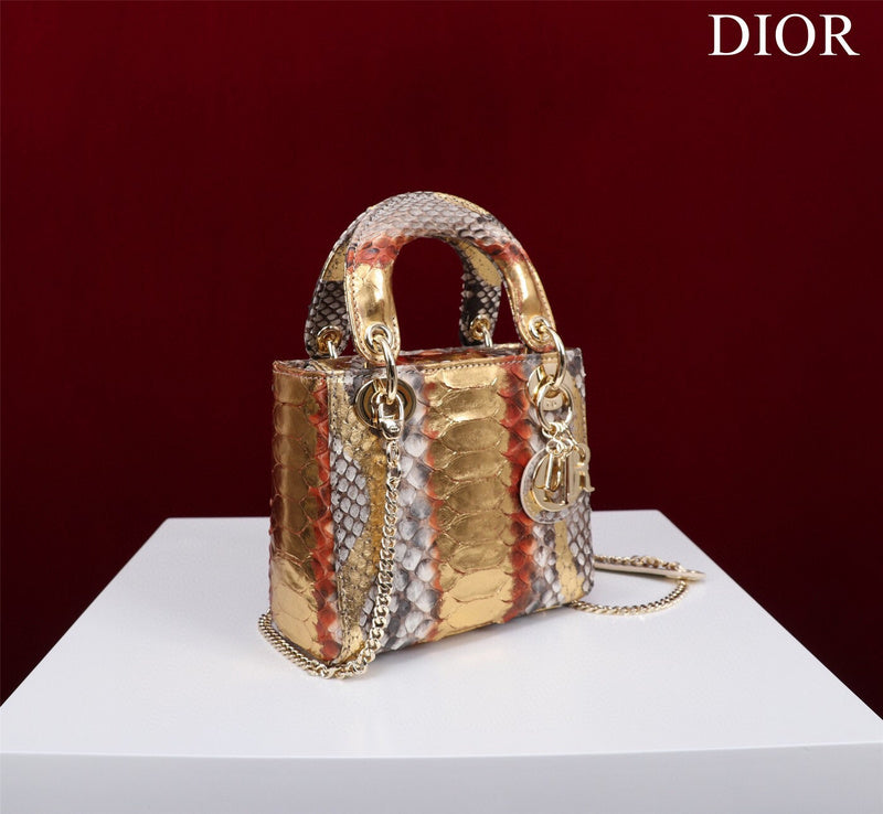 Dragons Bags Detail