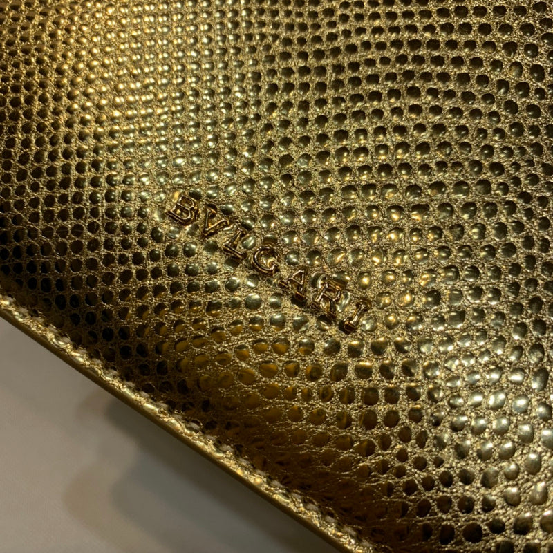 Dragons Bags Detail