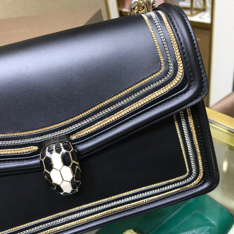 Dragons Bags Detail