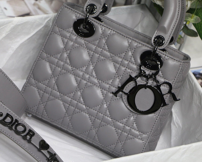 Dragons Bags Detail