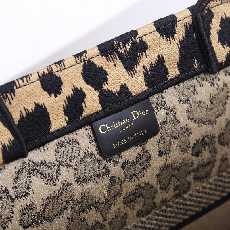Dragons Bags Detail