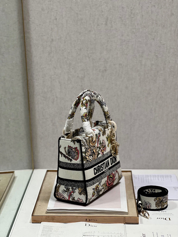 Dragons Bags Detail
