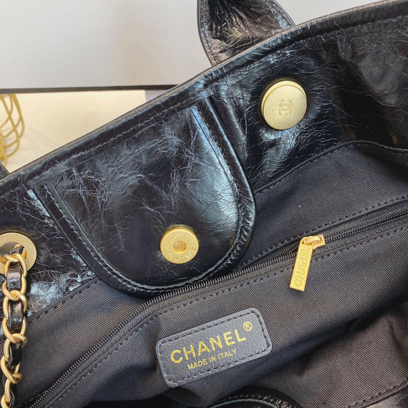 Dragons Bags Detail