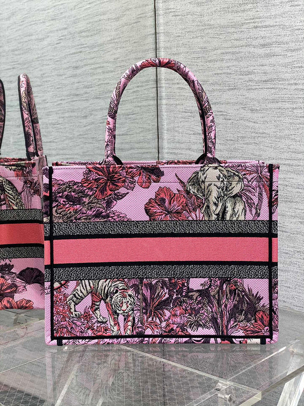 Dragons Bags Detail